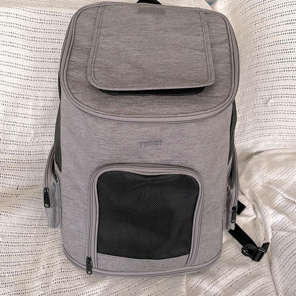 Dog or cat backpack carrier